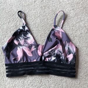 Onzie bra top w/ keyhole